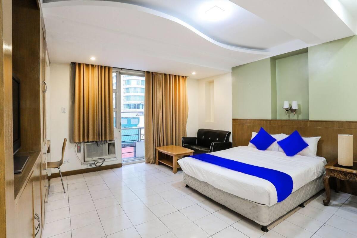 Alley 8 Makati Makati City Dış mekan fotoğraf