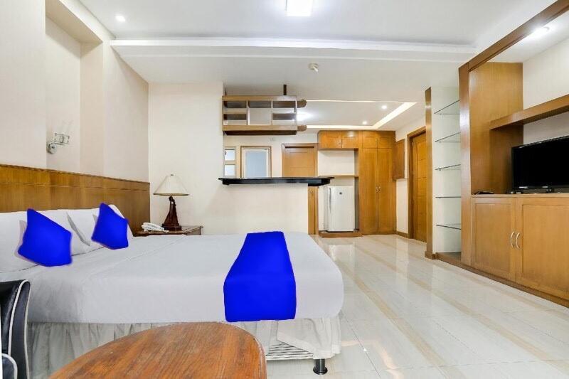 Alley 8 Makati Makati City Dış mekan fotoğraf