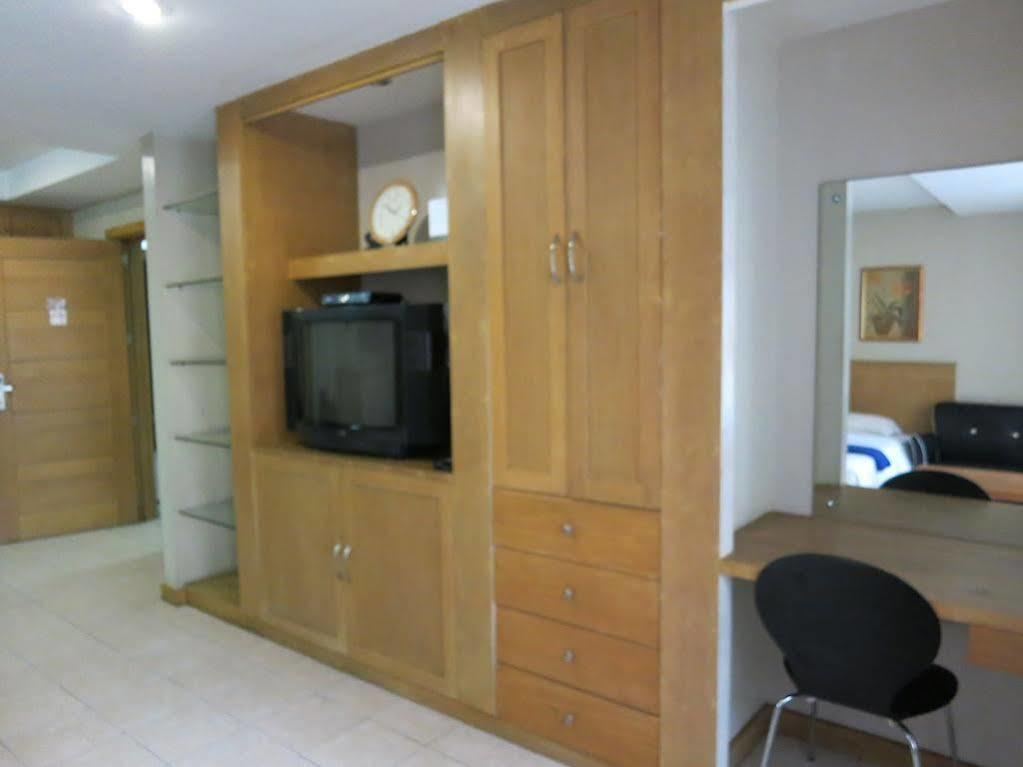 Alley 8 Makati Makati City Dış mekan fotoğraf